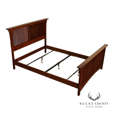 Cama Queen con husillo de roble Stickley Mission Collection Foto 1 de 4