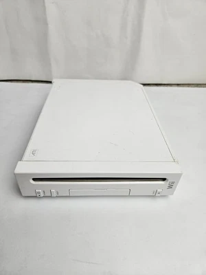 NINTENDO WII Bianca (solo Console)  PERFETTAMENTE FUNZIONANTE Retrocomp GameCube - Immagine 1 di 4