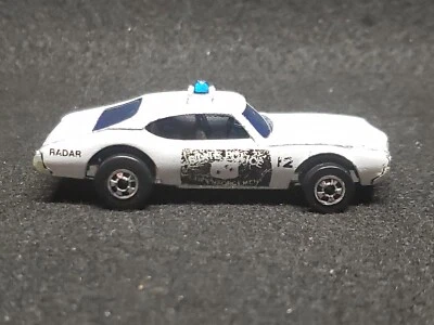 Hot Wheels Flying Colors Olds 442 Police Cruiser - Image 1 of 4