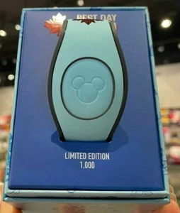 Disney Parks 2021 Canada The Great Outdoors Mickey Mouse Pluto Magic Band LE1000 - Bild 1 von 4