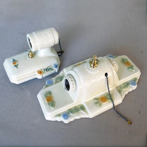 VINTAGE BATHROOMS PORCELAIN LIGHT FIXTURE SET Cover