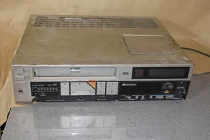 Hitachi VT-17E Retor 80s VHS player light up FOR PARTS OR REPAIR - Picture 1 of 4