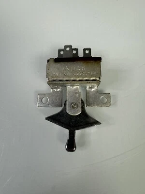 3942657 GM 1969-1976 Chevrolet Corvette Heater Blower Motor Switch Used  - Image 1 of 4