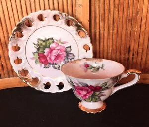 Taza de té vintage con patas rosas y platillo reticulado / Rosas con adornos dorados / Japón - Imagen 1 de 4
