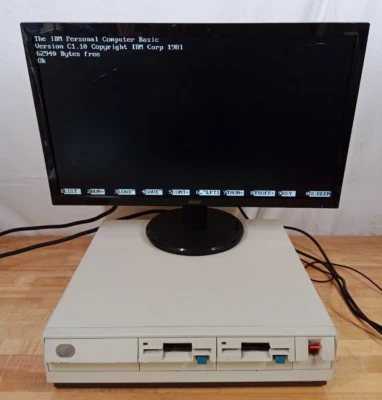 Vintage IBM Personal System/2 Model 30 Desktop Computer 8530-002 Basic 1.1 - Image 1 of 4