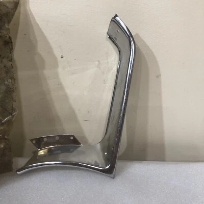 Окружающая решетка BMC CZD1272 Austin Morris 1800 MK2 R/H  - Изображение 1 из 4