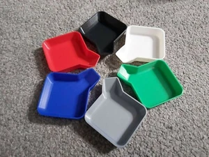 4 x vassoi gettoni gioco da tavolo contenitore imbuto puzzle bulloni vassoio impilabile - Foto 1 di 17
