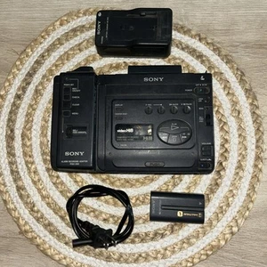 SONY EVO-250 VIDEO HI8 8MM MICRO VCR W / PGV-250 2 Batteries & Charger - VGC - Picture 1 of 5