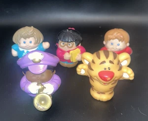 Saxofón de juguete Little Tikes 5 figuras Steve Chad Tiger Jessica Bookloving Betty - Imagen 1 de 7