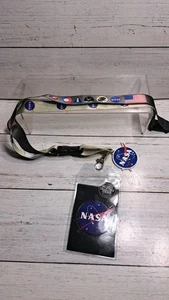 NASA ID Schlüsselband Abzeichen Halter klassisches Logo mit 2" Gummi Charm Anhänger - Bild 1 von 11