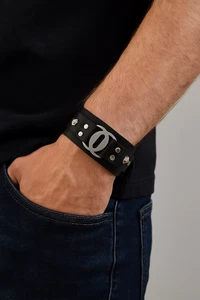 Herren Punk Rocker Biker Gothic breites Leder Armreif Armband in schwarz - verstellbar - Bild 1 von 3