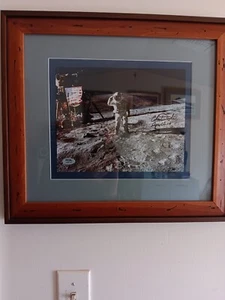 Charles duke 8X10 Photo Moonwalker, Apollo 16, PSA-DNA Signed and framed 16"X18" - Picture 1 of 4