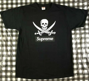 Camiseta Supreme X Neighborhood 2007 caja logotipo calavera pirata bandera rebelde sin pausa - Imagen 1 de 10