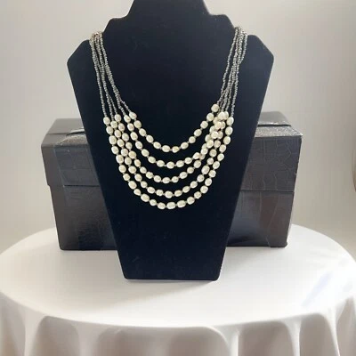 "Collar de 22"" de perlas de imitación de estilo barroco de varias hebras/cuentas de semillas de vidrio tono plata" Foto 1 de 4