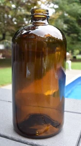 BERNSTEINFARBEN/BRAUN Glasflasche Bernsteinfarben 8" HOCH OHNE DECKEL SIEHT TOLL AUS MIT KRISTALLSTOPFEN - Bild 1 von 5