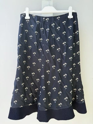 Falda Victoria Beckham azul marino con estampado floral Foto 1 de 4