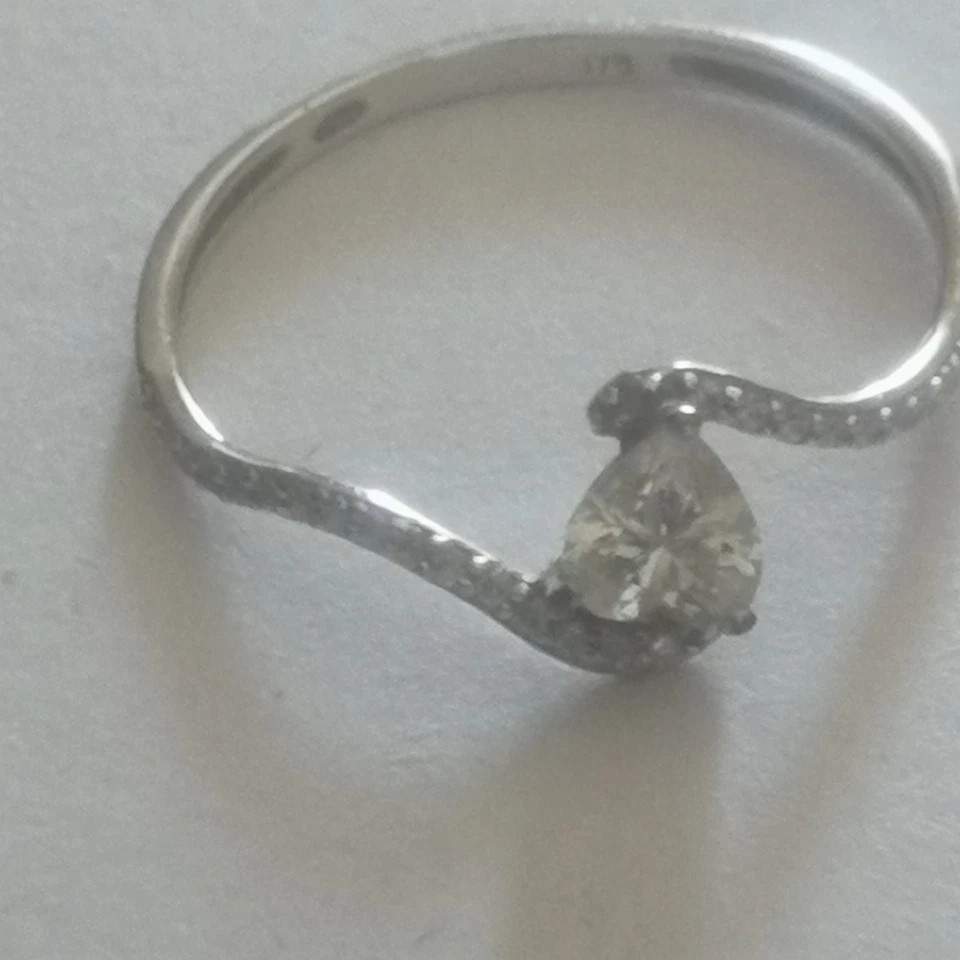 Anello in oro bianco 375 da donna con zircone centrale a forma di cuore anni 90 - Immagine 1 di 4