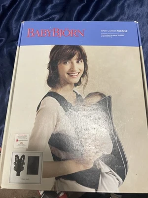 Переноска Baby Bjorn Miracle черная и серебристая от 8 до 26 фунтов для новорожденных до 15 месяцев - Изображение 1 из 2