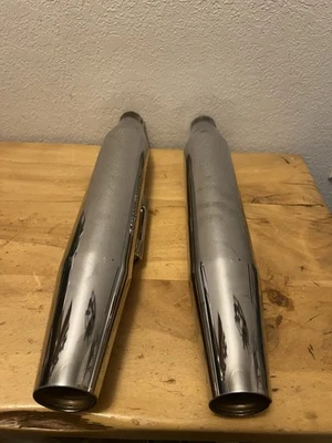Juego de 2 silenciadores sistema de escape de culata Harley Davidson Dyna Glide 65747-94 OEM Foto 1 de 4