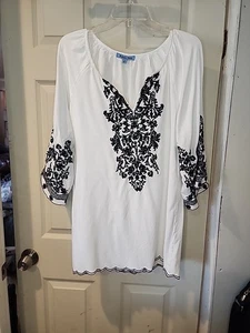 Solitaire Badeoberteil Damen Gr. S schwarz/weiß bestickt V-Ausschnitt 3/4 Ärmel  - Bild 1 von 6