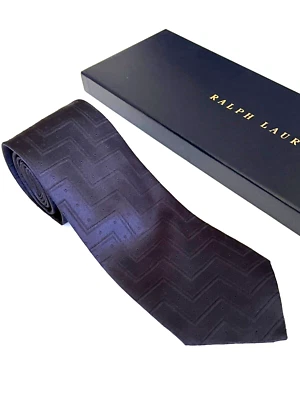 NUEVA CORBATA DE SEDA CON ETIQUETA RALPH LAUREN ETIQUETA MORADA Y HECHA EN ITALIA. Foto 1 de 4