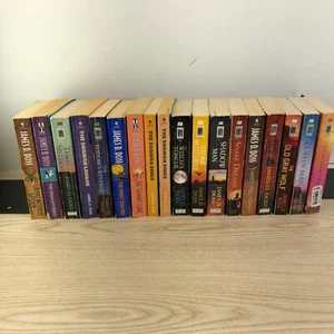 Complete Series Set CHARLIE MOON Mysteries 1-17 James D. Doss Lot - Foto 1 di 6