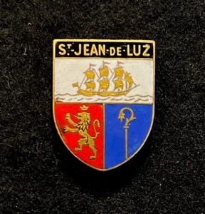 SAINT JEAN DE LUZ Vintage Souvenir Pin Badge FRANCE Pyrénées Resort Travel Lapel - Picture 1 of 3