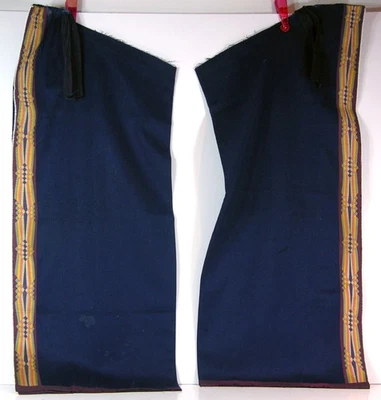 LEGGINGS DE TELA DE COMERCIO DE LANA DECORADOS CON CINTA DE OSAGE NATIVOS AMERICANOS de la década de 1910 Foto 1 de 4