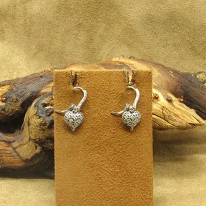 Orecchini a goccia ornati in argento sterling a forma di cuore - Foto 1 di 5