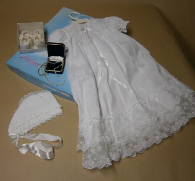 Madonna Bebé Bautizo Bautizo Vestido Conjunto 0-6 Meses Zapatos Pulsera Collar Lote Foto 1 de 4