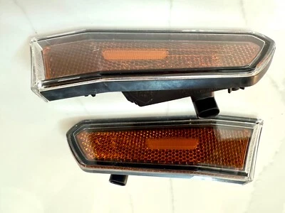 Marcadores laterales ámbar Lamborghini Revuelto OEM Foto 1 de 4