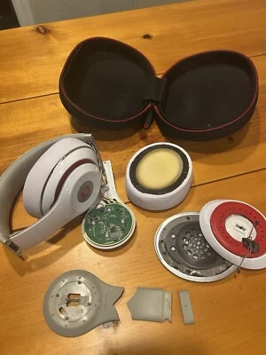 Beats By Dre Studio 2 Wired For Parts W/case- Works, Left Inner Shell Broken - Image 1 of 4