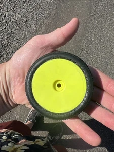 1x JConcepts 3152 - Fuzz Bite Low Profile 1/10 Buggy Neumáticos Traseros, Prepegados - Imagen 1 de 3