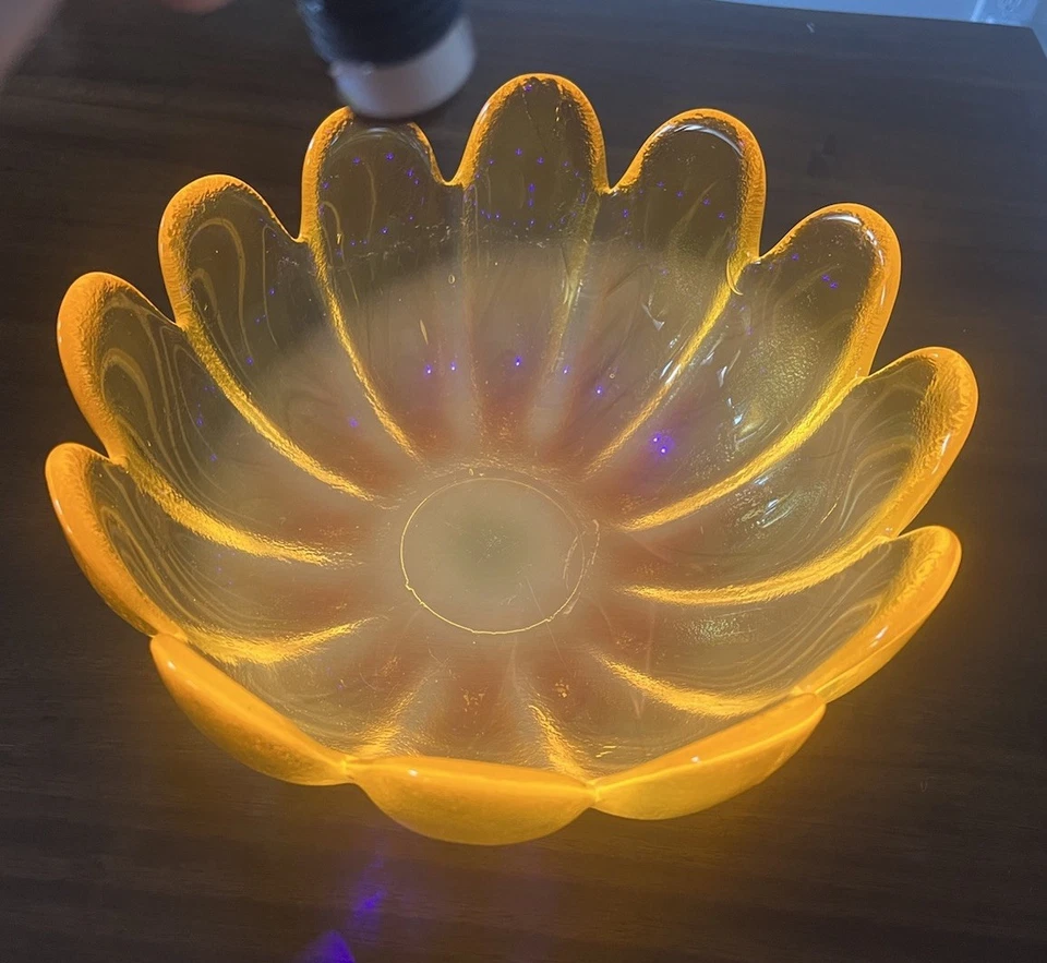 Lg. 复古印第安纳州玻璃黄色 12 花瓣莲花碗镉见颜色变化照片 — 第 1/4 张图片