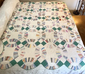 Vintage 1930s DOUBLE WEDDING RING ANTIQUE QUILT Hand Stitched 81x64 Patchwork - Picture 1 of 18