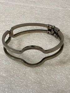 Vintage Modernist Stainless Steel Spring Close Bangle Bracelet 6" Hinged 23.5g - Picture 1 of 16