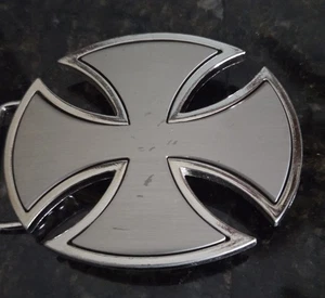 Fibbia per cintura a croce in ferro spazzolato bordi cromati centrali, misura 3 1/2” x 3” - Foto 1 di 3