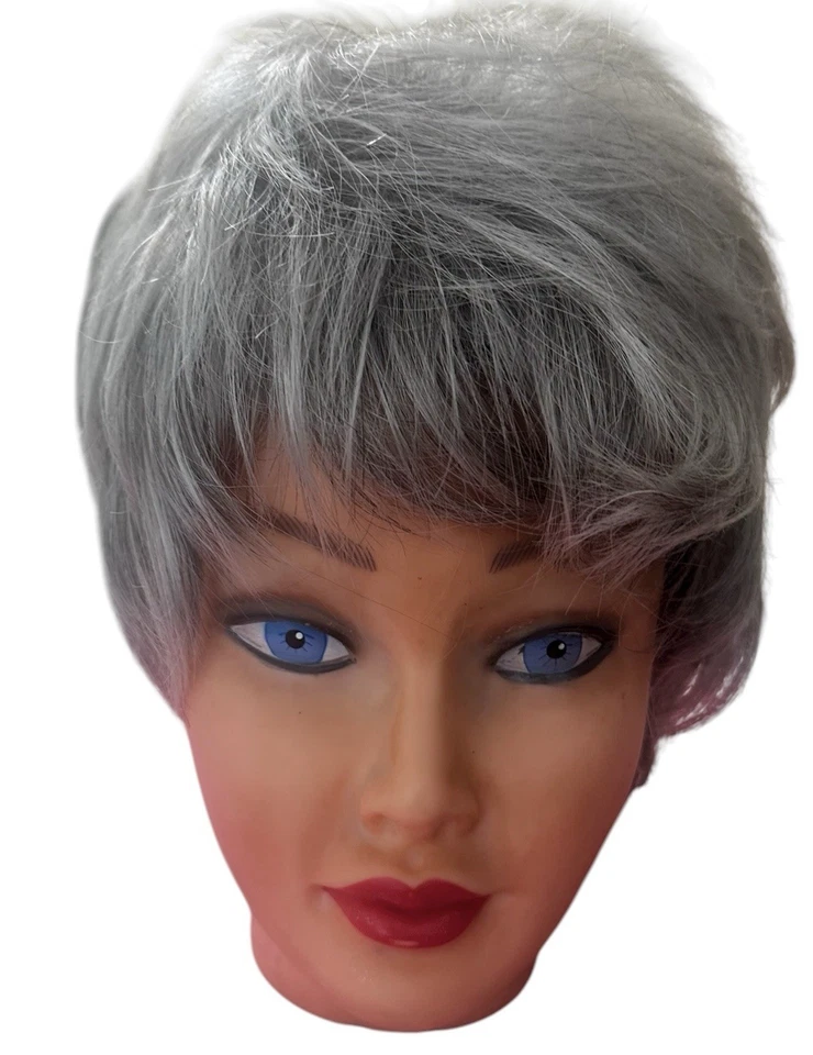 Nueva Peluca Paula Young A5512 TRISHA Corta Gris Plateado Promedio Foto 1 de 4