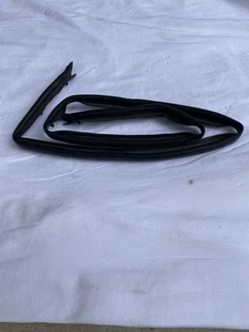 OEM I Lexus LX570 2008-2021 front bumper grille hood seal 53039-60050 - Bild 1 von 2