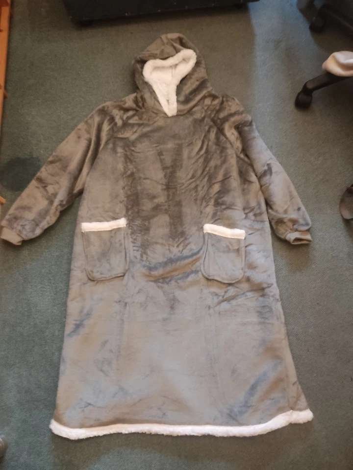 Oversize -Deckenhoodie – Tragbare Kuscheldecke mit Ärmeln & Kapuze - Grau - Bild 1 von 1