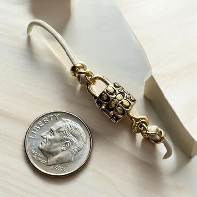 全新带标签蔻驰皮革签名金色挂锁皮革石滑手链 — 第 1/4 张图片