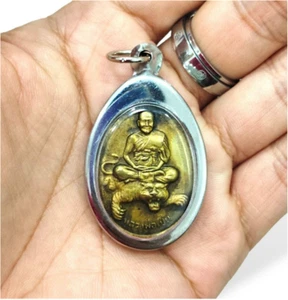 Thai Amulett Münze Luang Phor Pen Wat Bang Phra Schutz Leben - Bild 1 von 7