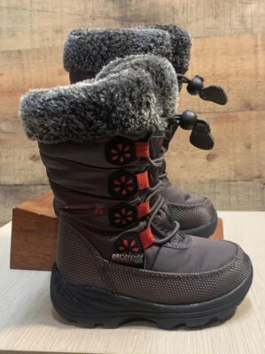 Новый без коробки Kamik Ava Kids искусственного меха водонепроницаемый снег ботинки ребенка ясельного возраста размер 6 серый/красный - Изображение 1 из 3