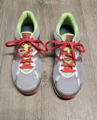 耐克 Dual Fusion Lite 女式银色红色跑步鞋 7.5 码 — 第 1/4 张图片