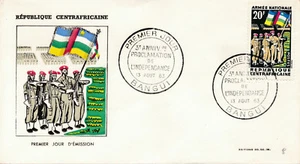 ZENTRALAFRIKANISCHE REPUBLIK ERSTTAGSBRIEF 1963 SOLDATEN MIT FLAGGE AUSGABE SCOTT #24 - Bild 1 von 1