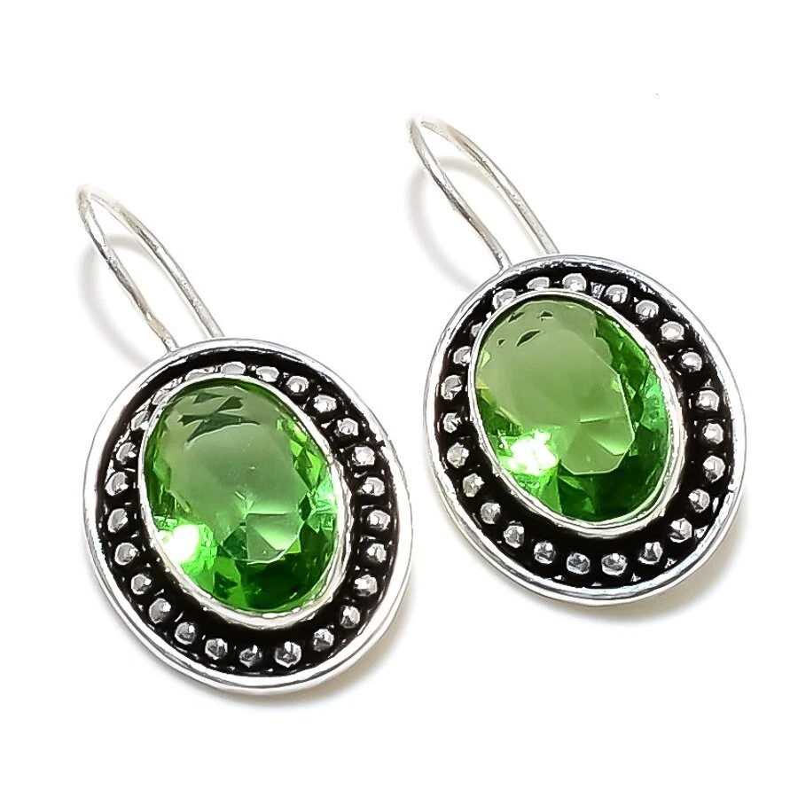 Pendiente de plata de ley 925 hecho a mano con piedras preciosas de tsavorita verde tamaño 1,25"" Foto 1 de 1