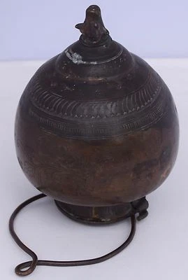 Antigua India Olla de riego de cobre con caño de cabeza de vaca, única ornamentada inusual Foto 1 de 4