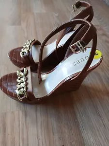 Sandalia de cuña Guess Harlee corcho para mujer talla 9 cuero marrón plataforma con tiras - Imagen 1 de 6