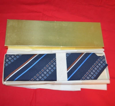 全新带盒 复古 20 世纪 70 年代涤纶领带蓝色条纹宽蒙哥马利病房 — 第 1/4 张图片