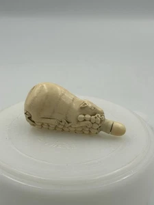 Vintage Schnitzte Ratte Gorging auf Mais Schnupftabakflasche - Bild 1 von 7